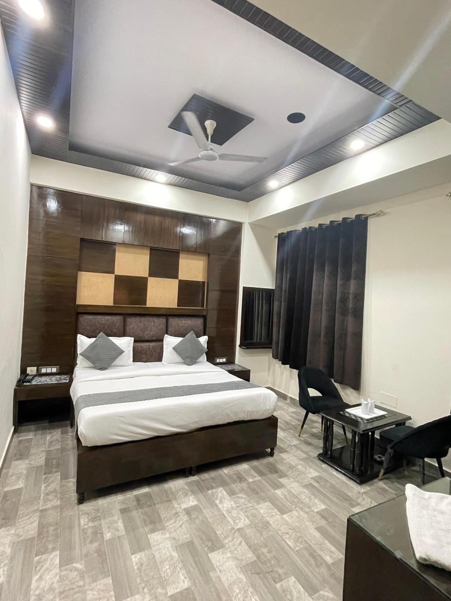 Hotel Radiance Delhi  Exterior foto